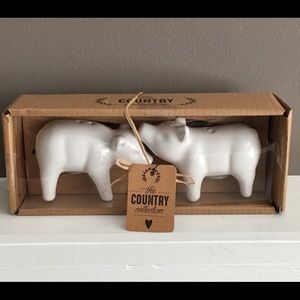 Pig Set Salt and Pepper The Country Collection.